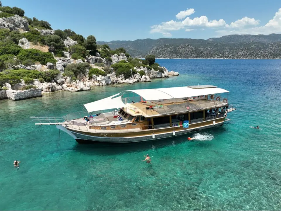 Kekova Üçağız limanı çıkışlı paylaşımlı grup turu
